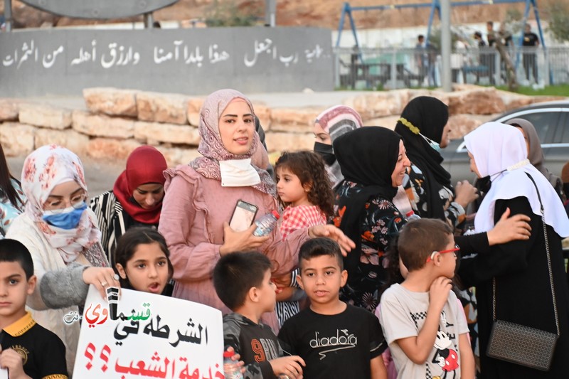 فيديو: مشاركة واسعة من اهالي وطلاب في الوقفة التنديدية ضد عنف الشرطة ويؤكدون : طلابنا ومدارسنا خط احمر ... مع غياب نواب البرلمان القسماويين ...